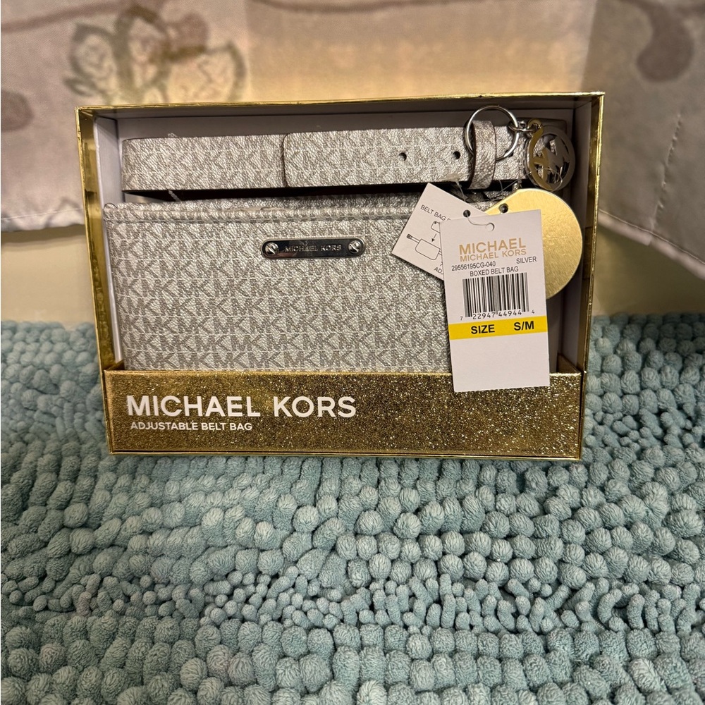 New in box Michael Kors Belt Bag Size S/M - Picture 2 of 7